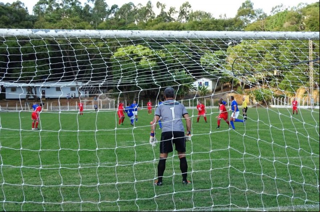 Antigos craques do futebol participam de jogo beneficente em Iúna neste sábado (24)
