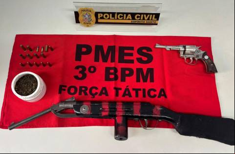 Pai e filho são detidos com drogas e armas de fogo em Guaçuí